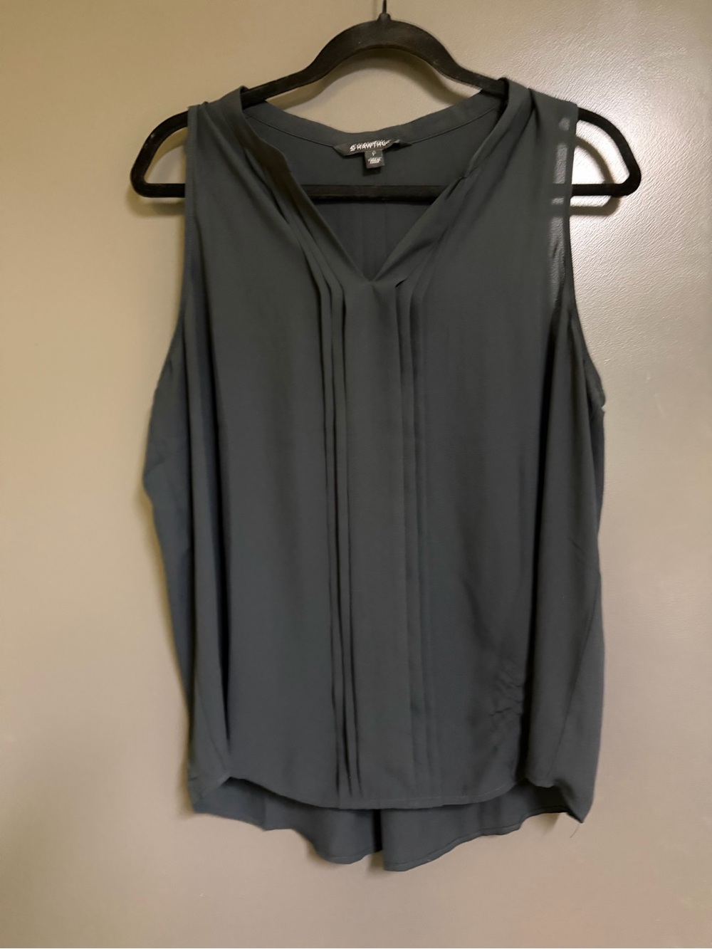 41 Hawthorn Sleeveless Pleated V-Neck Camisole - Charcoal